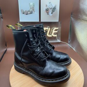 Dr. Marten’s 1460 Women’s Smooth Leather Lace up Boots Sz 7